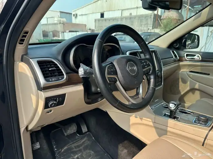 جراند شروكي 8 سلندر ليمتد 2015 25