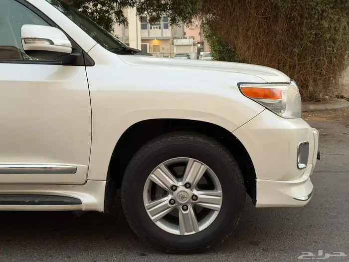 لاندكروزر 2013 GXR3 فل كامل بريمي 3