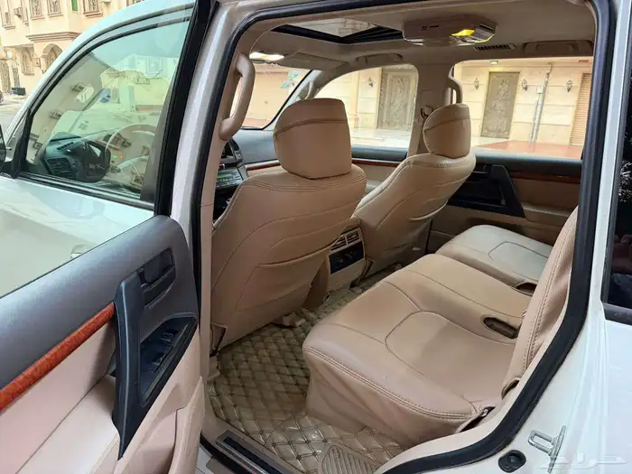 لاندكروزر 2013 GXR3 فل كامل بريمي 20