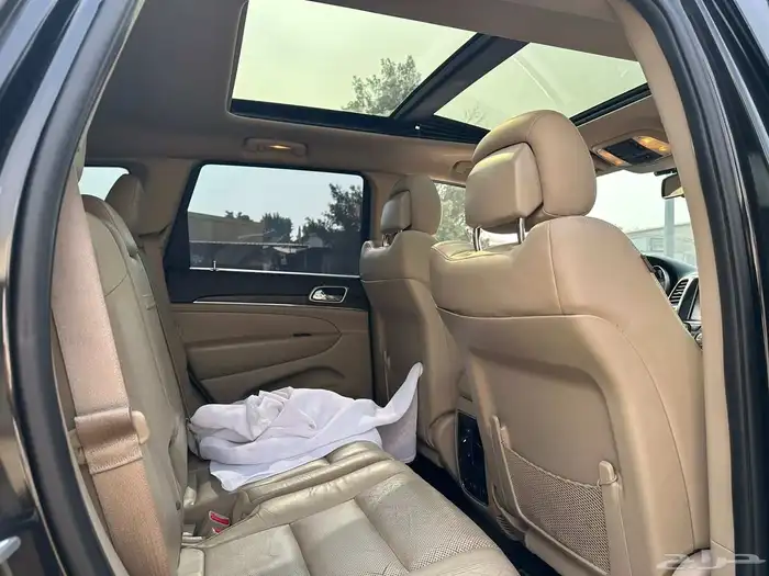 جراند شروكي 8 سلندر ليمتد 2015 29