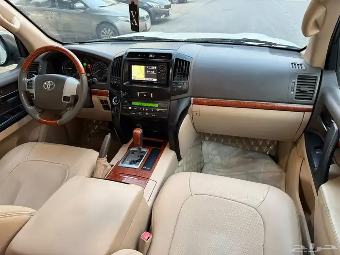 لاندكروزر 2013 GXR3 فل كامل بريمي 13