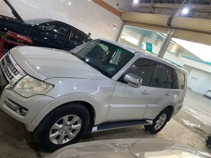 مستبيشي باجيرو 2017 قير اوتماتيك بنزين الممشى 237 الف كيلو 5