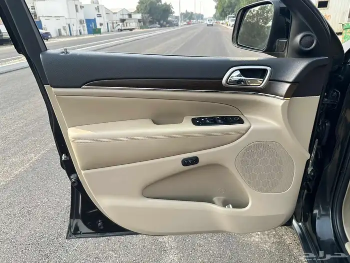 جراند شروكي 8 سلندر ليمتد 2015 18