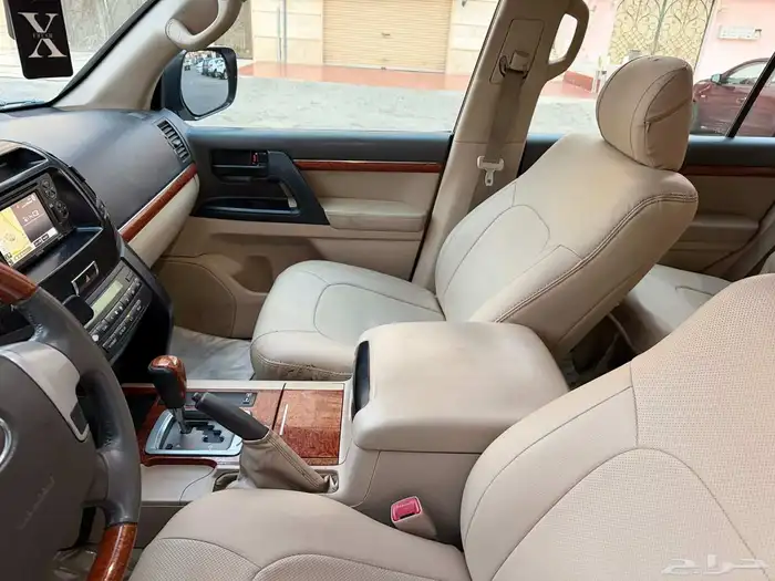 لاندكروزر 2013 GXR3 فل كامل بريمي 17