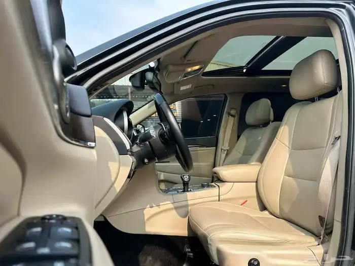 جراند شروكي 8 سلندر ليمتد 2015 20