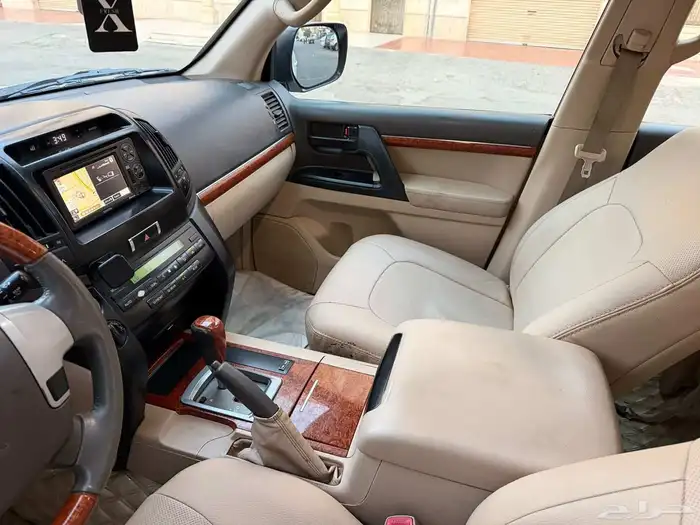 لاندكروزر 2013 GXR3 فل كامل بريمي 26