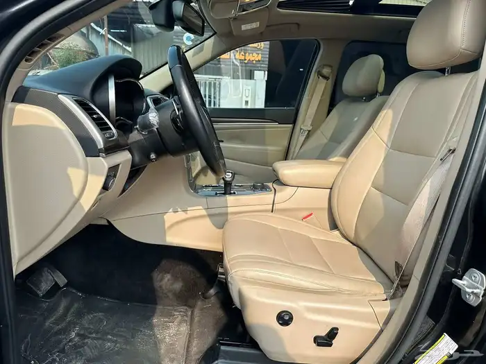 جراند شروكي 8 سلندر ليمتد 2015 16