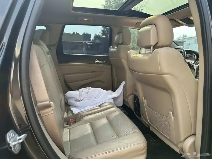 جراند شروكي 8 سلندر ليمتد 2015 12