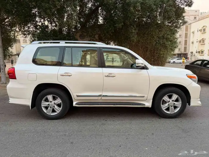 لاندكروزر 2013 GXR3 فل كامل بريمي 6