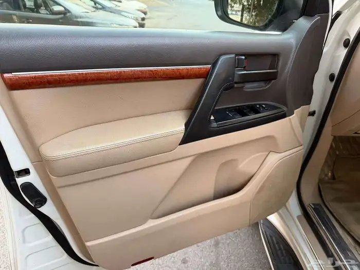 لاندكروزر 2013 GXR3 فل كامل بريمي 27