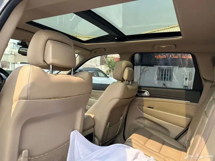 جراند شروكي 8 سلندر ليمتد 2015 27