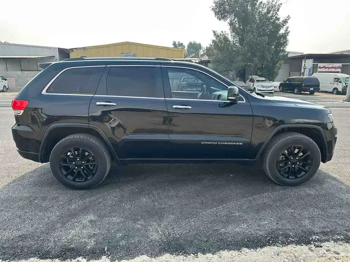 جراند شروكي 8 سلندر ليمتد 2015 4