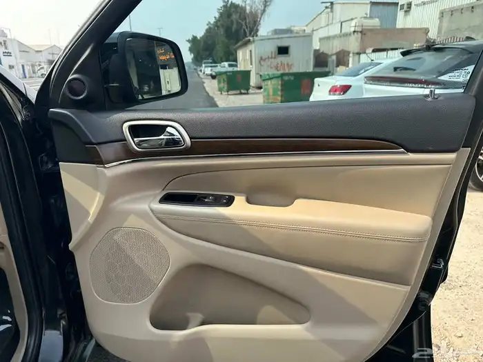 جراند شروكي 8 سلندر ليمتد 2015 10