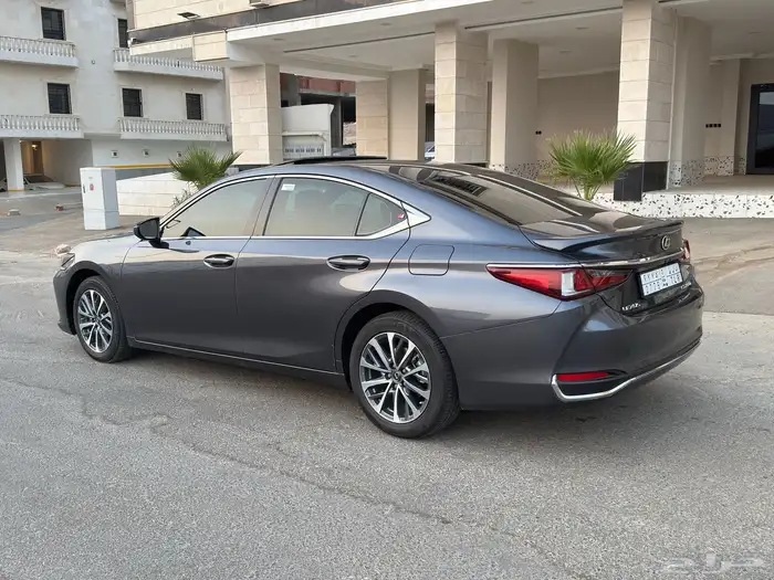 لكزس ES300h موديل 2024 2
