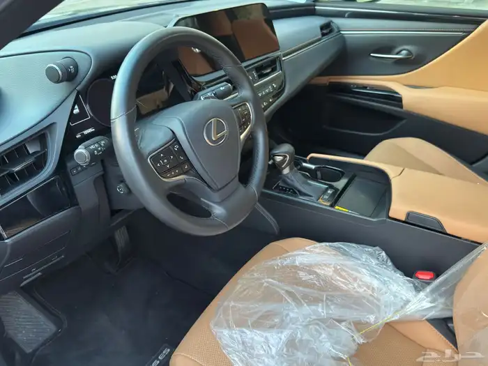 لكزس ES300h موديل 2024 19