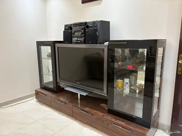 تلفزيون مع الباترينه مع أستريو 1