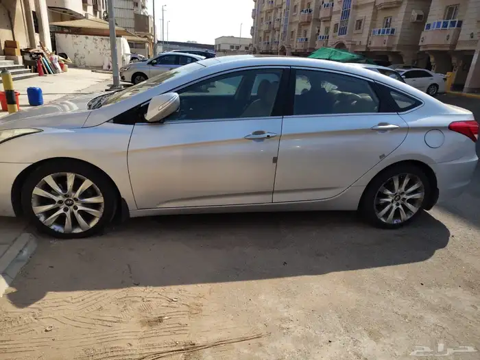 سيارة i40 فل كامل نظيفة 0