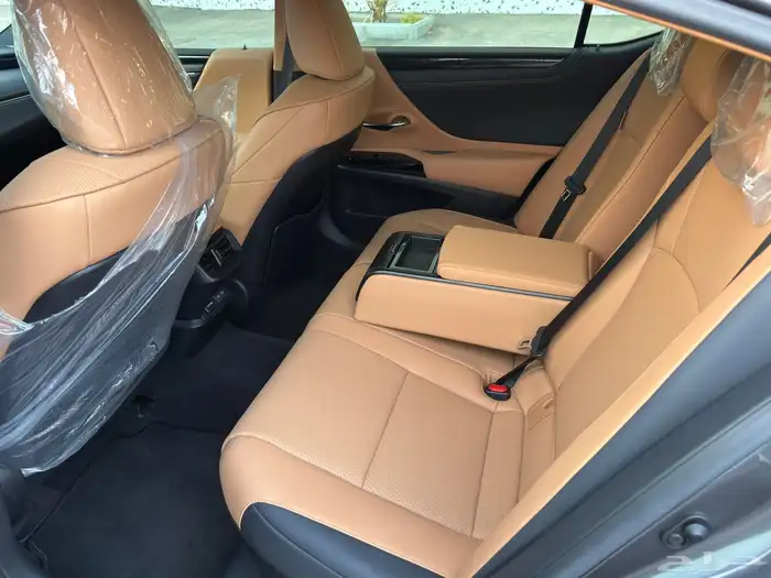 لكزس ES300h موديل 2024 15