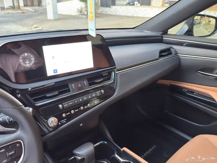 لكزس ES300h موديل 2024 11