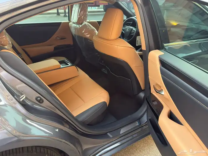 لكزس ES300h موديل 2024 16