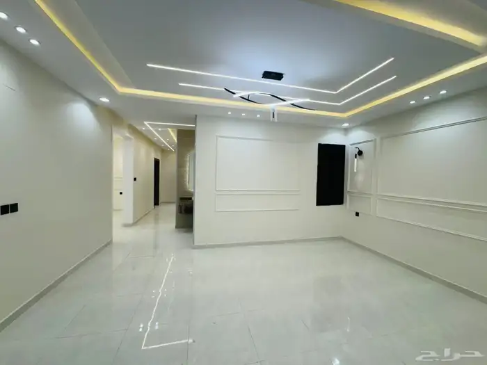 للبيع شقه علويه بسطح خاص بموقع مميز بالضيافه وبسعر صيدة 8