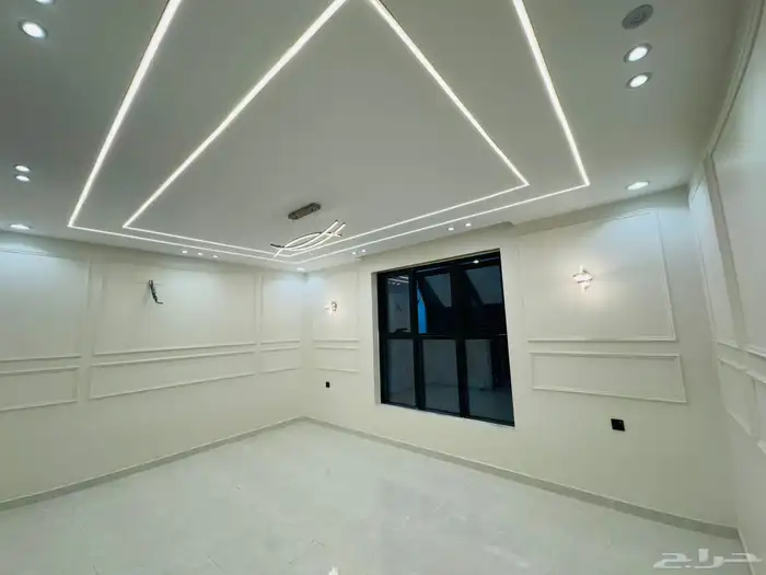 للبيع شقه علويه بسطح خاص بموقع مميز بالضيافه وبسعر صيدة 2