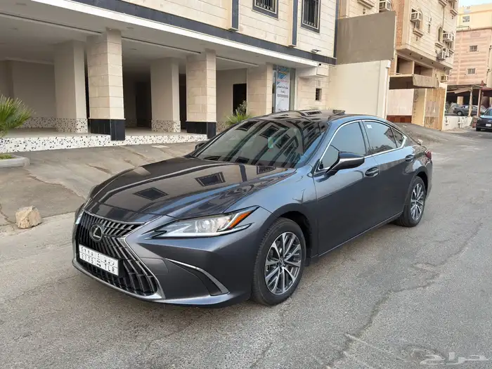 لكزس ES300h موديل 2024 3