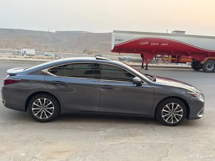 لكزس ES300h موديل 2024 6