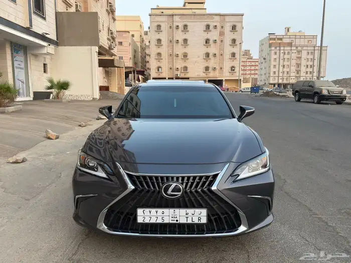 لكزس ES300h موديل 2024 0