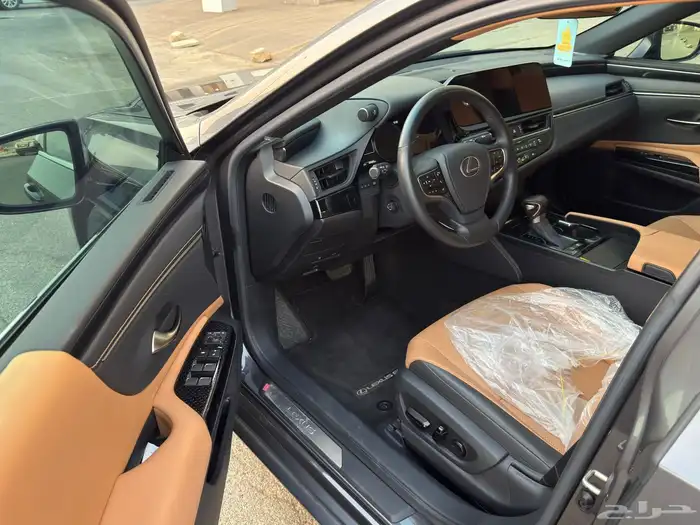 لكزس ES300h موديل 2024 13