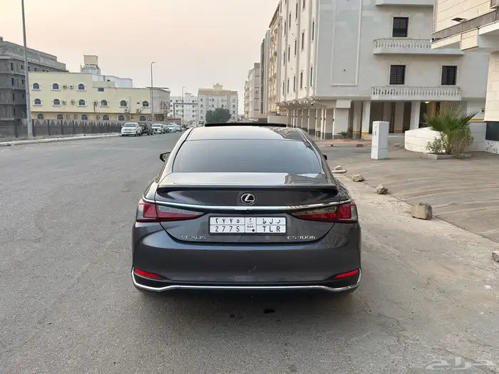 لكزس ES300h موديل 2024 7