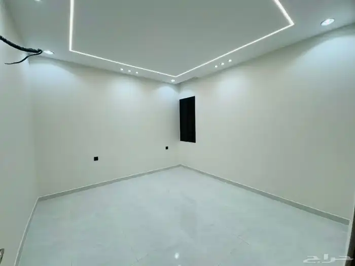 للبيع شقه علويه بسطح خاص بموقع مميز بالضيافه وبسعر صيدة 19