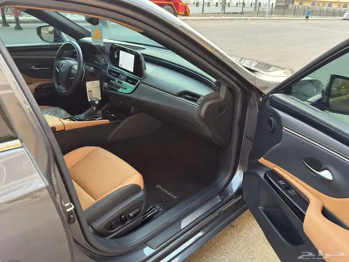 لكزس ES300h موديل 2024 9