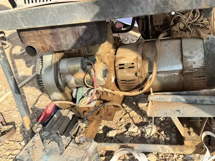 ماطور كهرباء ديزل ياباني شغال ينفع للمخيمات و6اسطوانات حديد 0