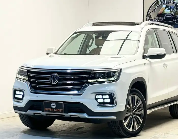 ام جي RX8 - 2020 - ثلاث صفوف - دفع رباعي 4