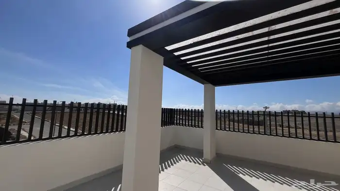 للبيع ادوار ارضيه وارواف علويه مع ملحق بسعر مناسب تشطيب Vip 1