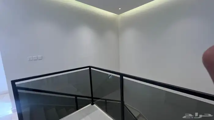 للبيع ادوار ارضيه وارواف علويه مع ملحق بسعر مناسب تشطيب Vip 5