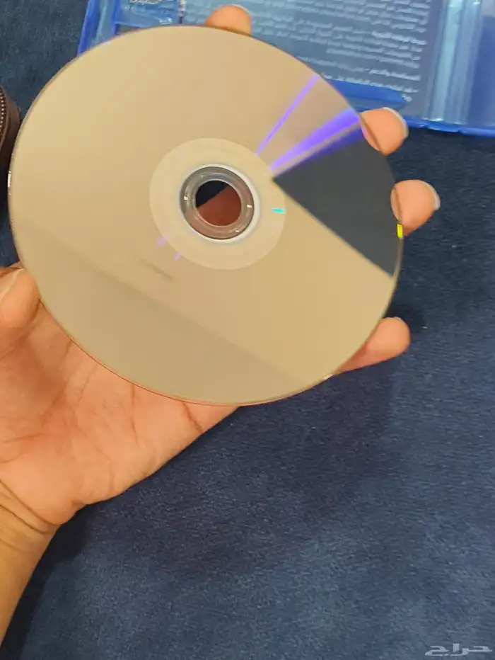 السلام عليكم قراند 5 ولا يوجد خدش الشريط نظيف السعر 70 1