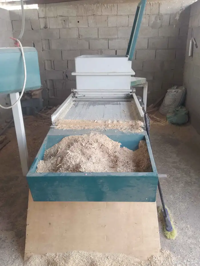 مشروع كامل للبيع منشار 80 مكنة نشارة صندوق والثانيه تلقيم كم 3