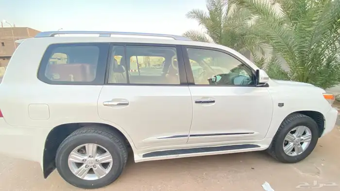 لاندكروزر 2015سعود 5