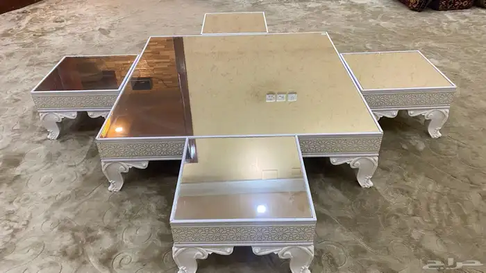 طاولات جلسة ارضيه نظيفه 0