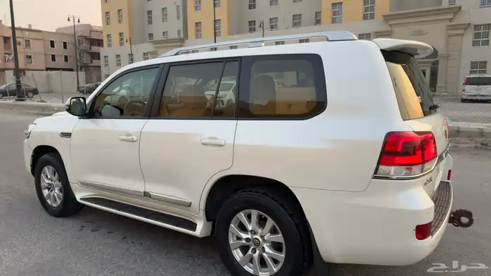 لاندكروزر 2021 GXR نظيف 6 سلندر سعودي 11