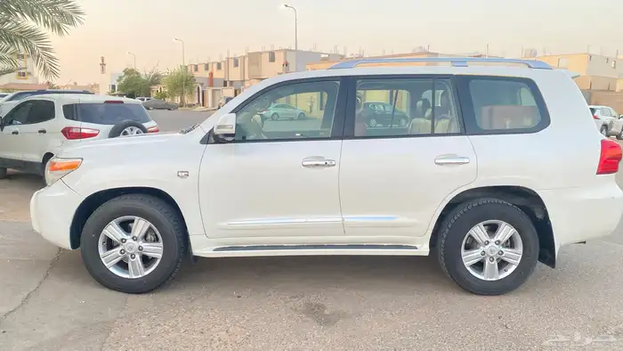 لاندكروزر 2015سعود 4