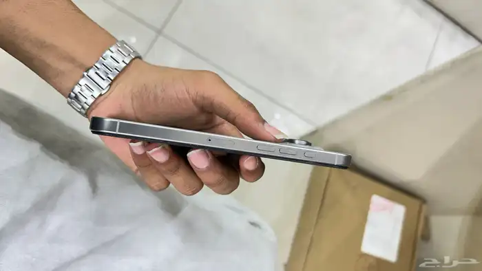 ايفون 16 برو ماكس للبيع 4