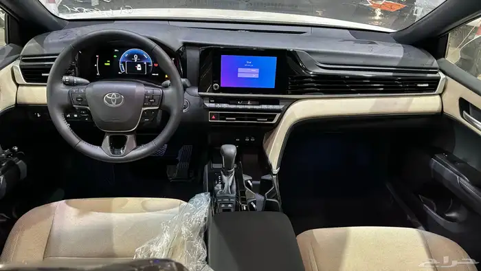 تويوتا كامري 2025 هايبرد فئة LE بانوراما سعودي ابيض لولوي 5