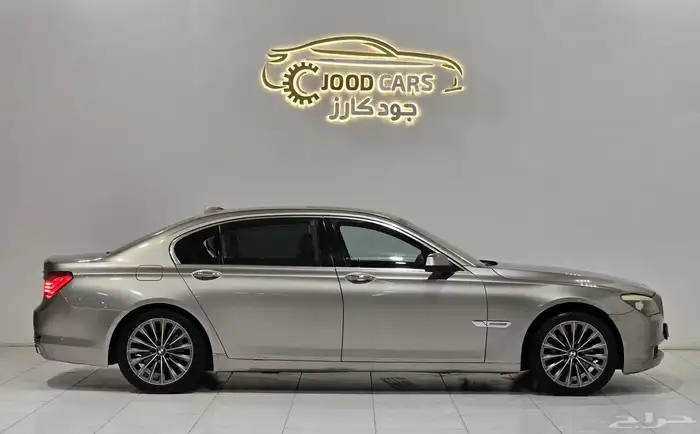بي ام دبليو 740Li موديل 2011 بحالة ممتازة 1