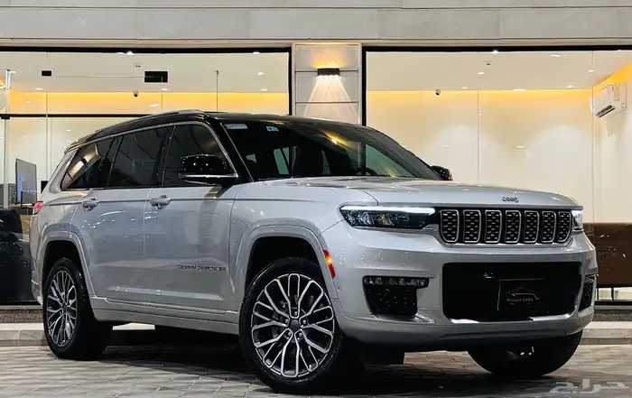 جراند شيروكي 2021 ساميت ( بحالة ممتازة ) 0