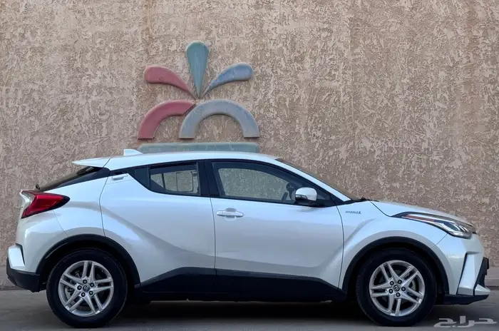 تويوتا هايبرد CHR 2022 اقتصادية بالبنزين 6