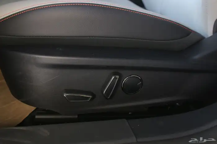 فورد تورس امبيانتي   ترند   تيتانيوم 2025 2026 10