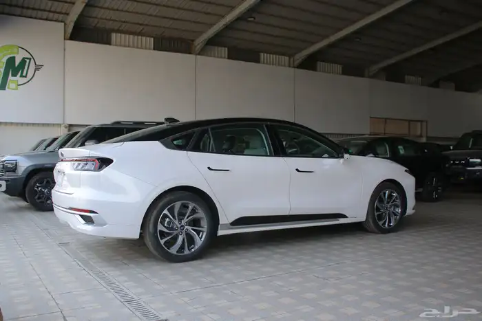 فورد تورس امبيانتي   ترند   تيتانيوم 2025 2026 3